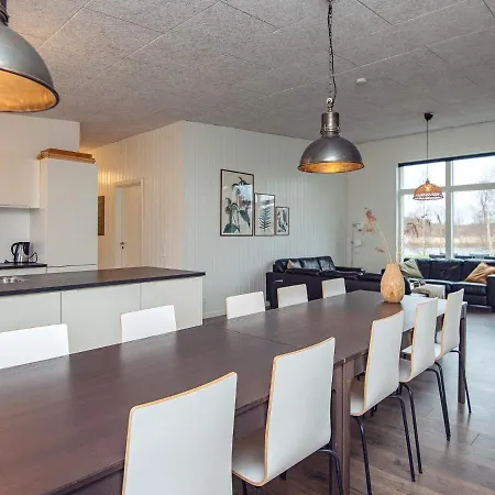 14 Person In Tatil Evi